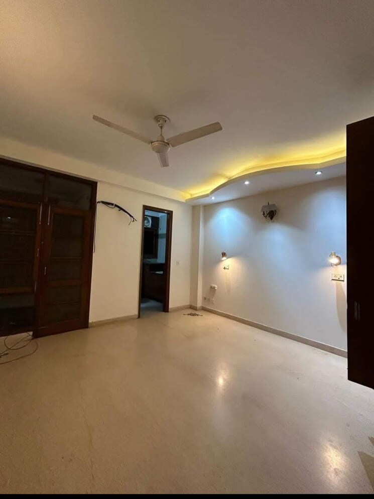 Bedroom, panchsheel park 5 Bedroom 550 Sq.Yd. Builder Floor In Panchsheel Park Delhi 8003055
