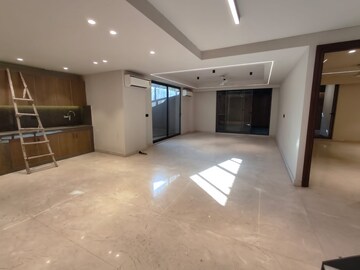Room in 3 BHK Apartment at DLF Regal Gardens, Sector 90 – for Sale
