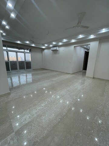 Room in 3 BHK Apartment at Godrej Woods, Sector 43 – for Rent