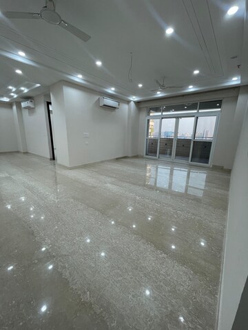 Room in 3 BHK Apartment at Godrej Woods, Sector 43 – for Rent