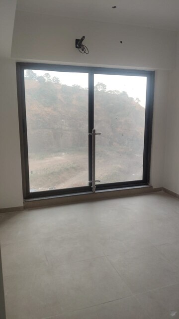 Room in 2 BHK Apartment at Kanakia Silicon Valley, Powai – for Rent