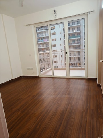 Room in 2 BHK Apartment at Unitech Uniworld Gardens 2, Sector 47 – for Rent