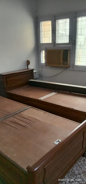 Room in 2 BHK Apartment at Maj Udai Apartment, Sector 29 – for Rent