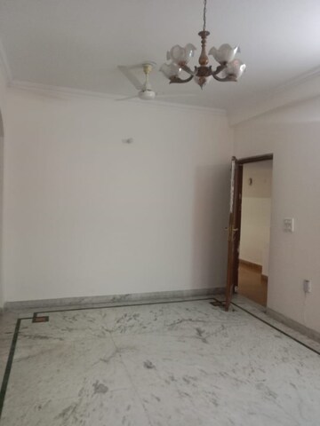 Master Bedroom in 3.5 BHK Builder Floor at Ardee City, Sector 52 – for Rent