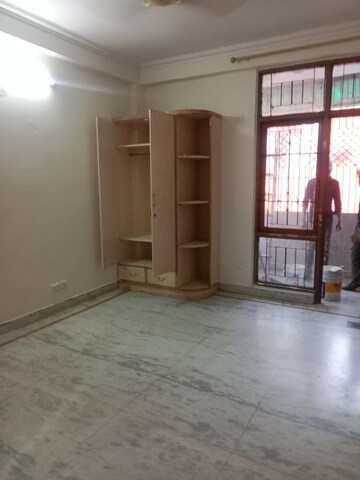 Room in 3.5 BHK Builder Floor at Ardee City, Sector 52 – for Rent