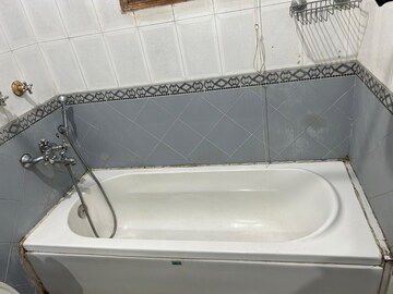 Bathroom in 3.5 BHK Builder Floor at Ardee City, Sector 52 – for Rent