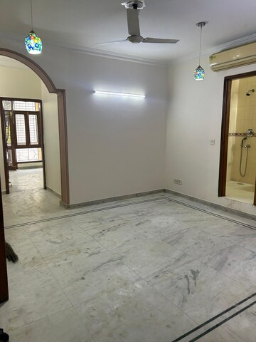 Room in 3.5 BHK Builder Floor at Ardee City, Sector 52 – for Rent