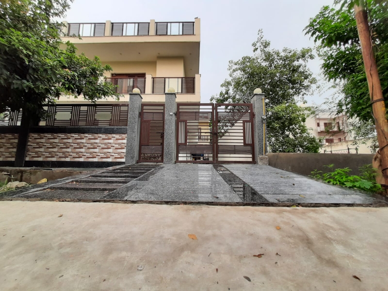 3.5 BHK + Pooja Room,Servant Room,Study Room,Extra Room Independent House For Sale in Sector 30