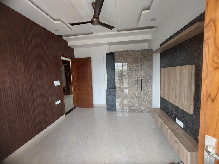 Room, sector 85 4 Bedroom 2401 Sq.Ft. Builder Floor In Sector 85 Faridabad 8003210