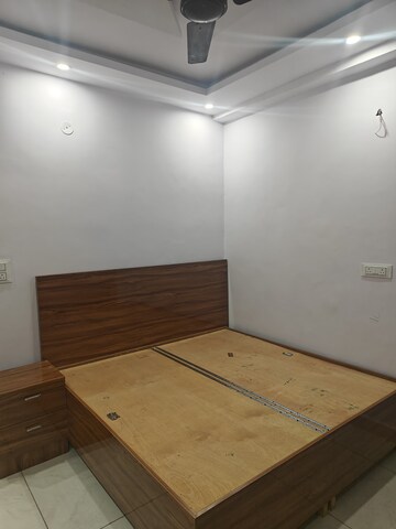 Room in 2 BHK Builder Floor at Dwarka Mor – for Rent