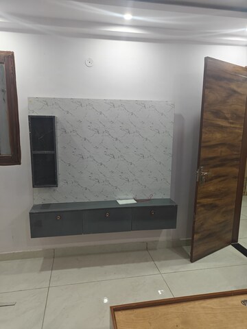 Furnished Amenities in 2 BHK Builder Floor at Dwarka Mor – for Rent