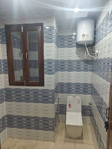 Attached Bathroom in 2 BHK Builder Floor at Dwarka Mor – for Rent