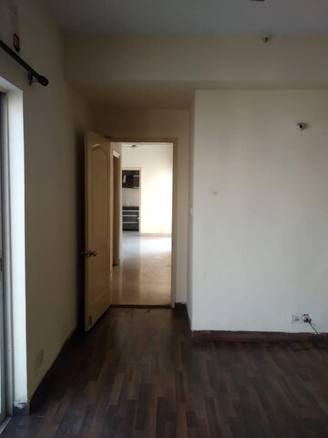 Room in 2.5 BHK Apartment at Paras Tierea, Sector 137 – for Rent