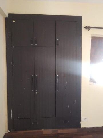 Furnished Amenities in 2.5 BHK Apartment at Paras Tierea, Sector 137 – for Rent