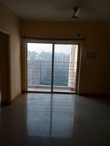 Room in 2.5 BHK Apartment at Paras Tierea, Sector 137 – for Rent