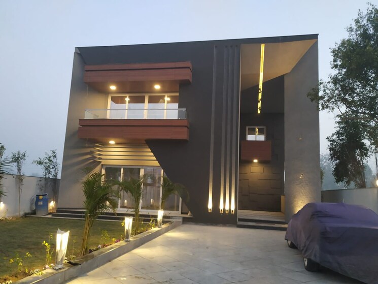  Parking, gaur city 2 3 Bedroom 2016 Sq.Ft. Villa In Gaur City 2 Greater Noida 8003265