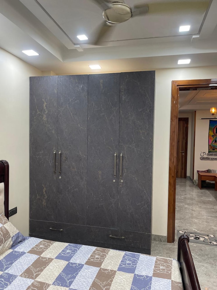 Bedroom, paschim vihar 2.5 Bedroom 84 Sq.Yd. Builder Floor In Paschim Vihar Delhi 8003310