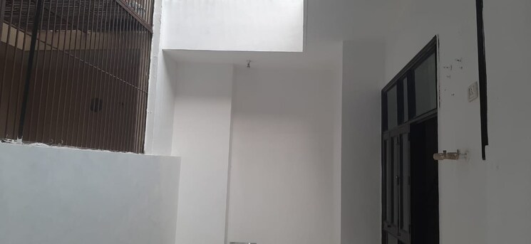 Room, sector 30 6+ Bedroom 305 Sq.Mt. Villa In Sector 30 Noida 8003327