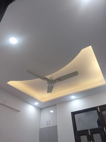 Furnished Amenities in 2.5 BHK Apartment at Paschim Vihar – for Sale