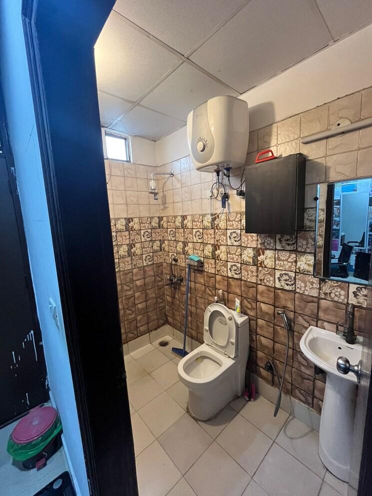 Bathroom, sector 20 5 Bedroom 112 Sq.Mt. Villa In Sector 20 Noida 8003346