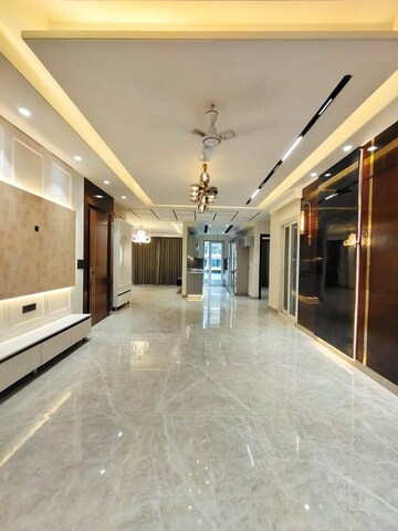 Room in 3 BHK Builder Floor at Sector 9 – for Sale