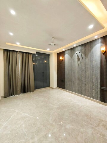 Bedroom in 3 BHK Builder Floor at Sector 9 – for Sale
