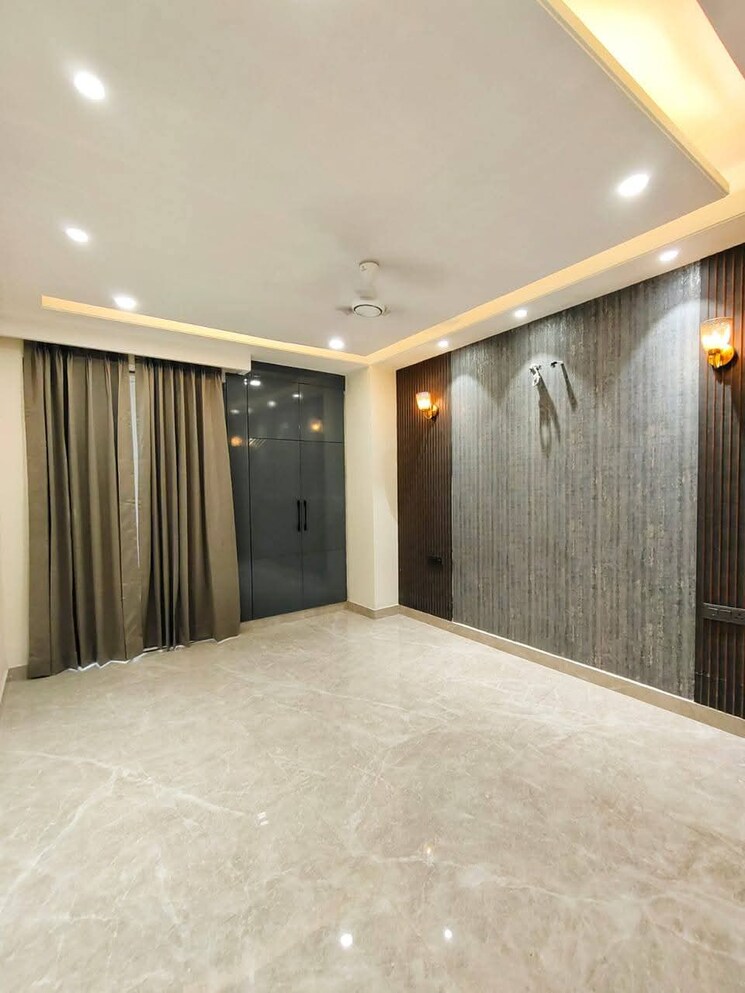 Bedroom, sector 9 3 Bedroom 263 Sq.Yd. Builder Floor In Sector 9 Gurgaon 8003343