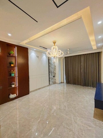 Room in 3 BHK Builder Floor at Sector 9 – for Sale