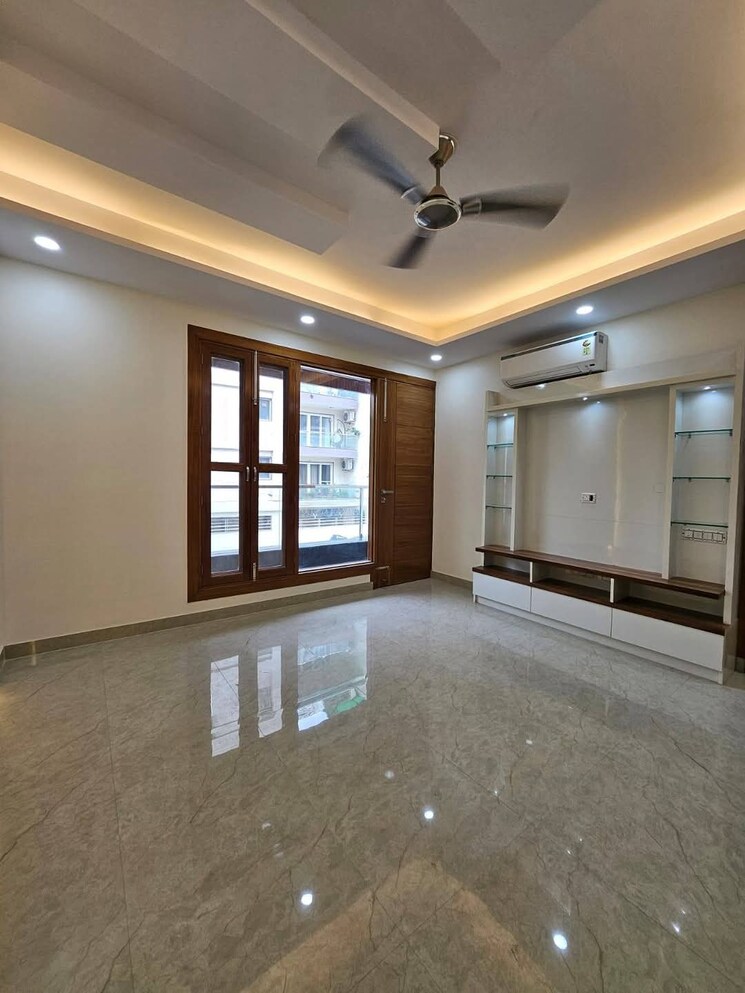 Room, sector 9 3 Bedroom 263 Sq.Yd. Builder Floor In Sector 9 Gurgaon 8003352