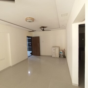 Room in 2 BHK Apartment at Avant Hillway, Goregaon East – for Rent