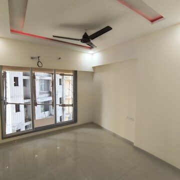 Room in 2 BHK Apartment at Avant Hillway, Goregaon East – for Rent