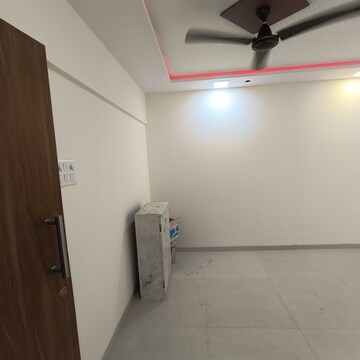 Room in 2 BHK Apartment at Avant Hillway, Goregaon East – for Rent