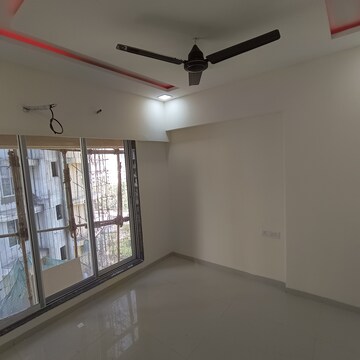 Room in 2 BHK Apartment at Avant Hillway, Goregaon East – for Rent
