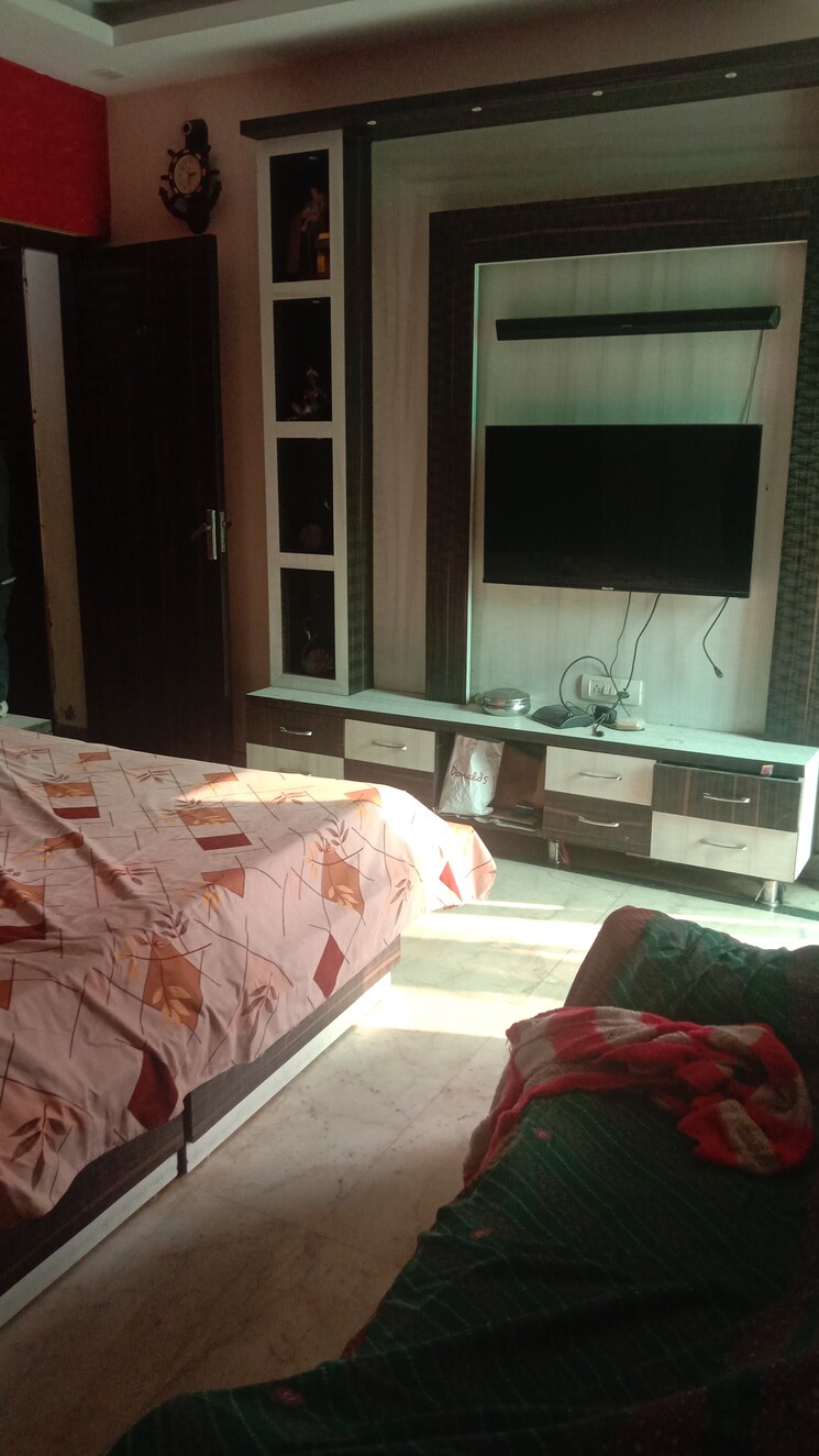 Bedroom, nehru nagar 3.5 Bedroom 200 Sq.Yd. Builder Floor In Nehru Nagar Ghaziabad 8003391