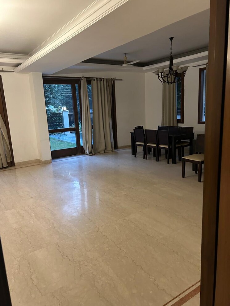 Room, dlf-royale-residences 5 Bedroom 502 Sq.Yd. Villa In Dlf Phase I Gurgaon 8003388