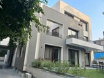 5 BHK + Pooja Room,Servant Room,Study Room,Extra Room 502 Sq.Yd. Villa in DLF Royale Residences