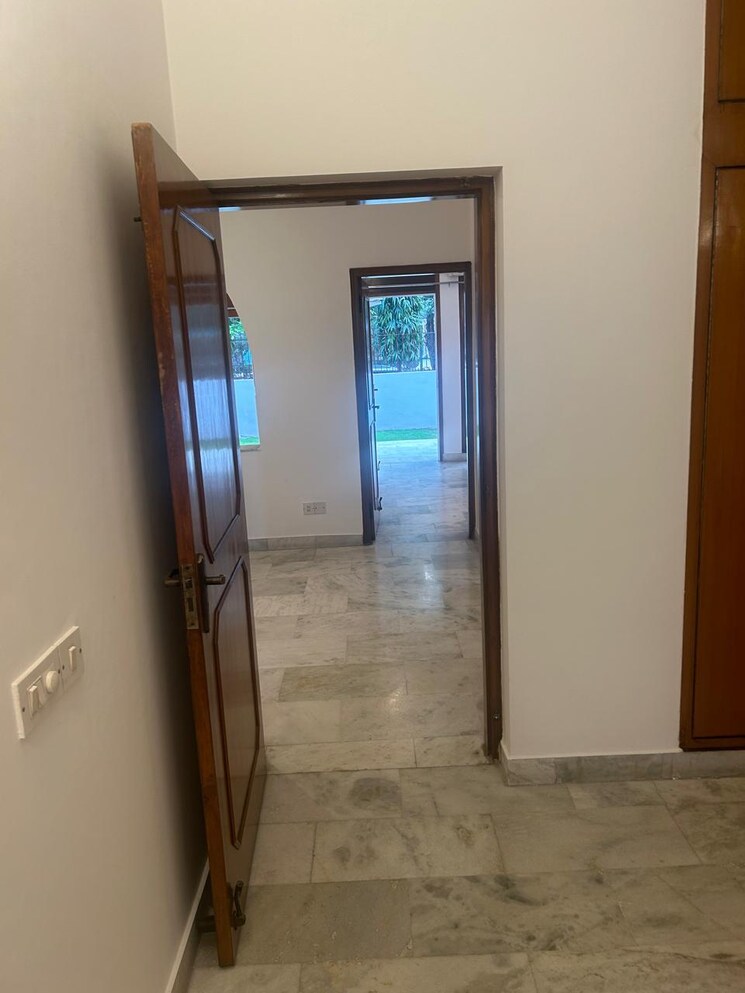 Master Bedroom, dlf-royale-residences 5 Bedroom 502 Sq.Yd. Villa In Dlf Phase I Gurgaon 8003388