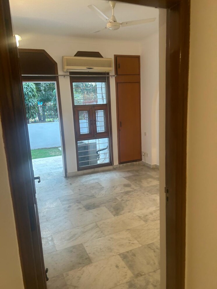 Room, dlf-royale-residences 5 Bedroom 502 Sq.Yd. Villa In Dlf Phase I Gurgaon 8003388