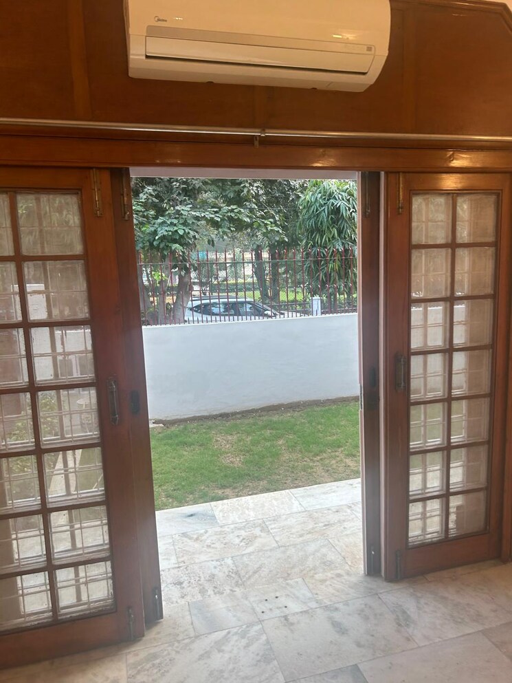 Room, dlf-royale-residences 5 Bedroom 502 Sq.Yd. Villa In Dlf Phase I Gurgaon 8003388