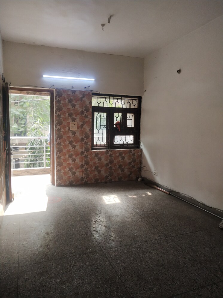 Room, sector 19 3 Bedroom 195 Sq.Mt. Villa In Sector 19 Noida 8003393