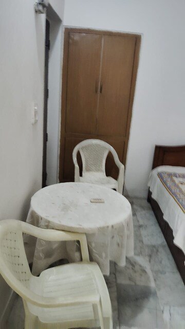 Master Bedroom in 1 BHK Apartment at Paschim Vihar – for Rent