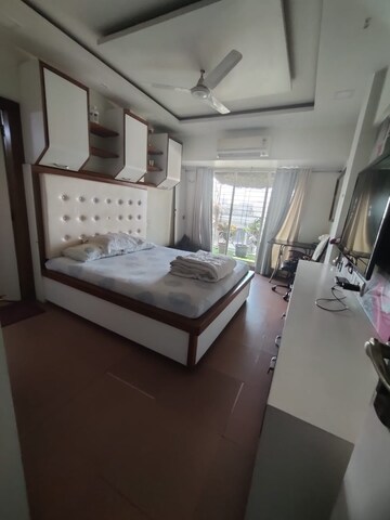 Master Bedroom in 2 BHK Apartment at Orchid Enclave CHS, Andheri East – for Rent