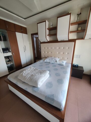 Bedroom in 2 BHK Apartment at Orchid Enclave CHS, Andheri East – for Rent