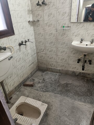 Bathroom in 2.5 BHK Apartment at Ip Extension – for Rent