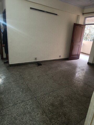 Room in 2.5 BHK Apartment at Ip Extension – for Rent