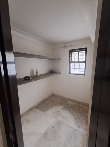 Room in 4 BHK Villa at Ambawadi – for Rent