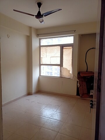 Room in 3 BHK Apartment at Auric City Homes, Sector 82 – for Rent