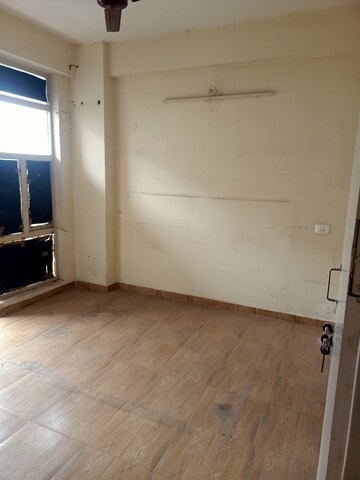 Room in 3 BHK Apartment at Auric City Homes, Sector 82 – for Rent