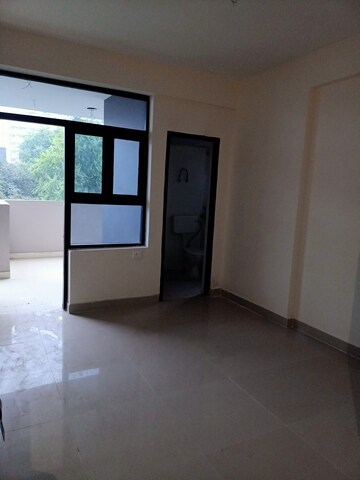 Room in 3 BHK Apartment at Amolik Sankalp, Sector 85 – for Rent