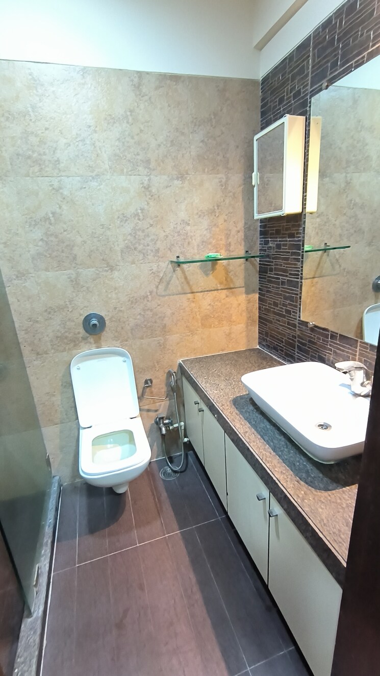 Bathroom, siddhivinayak-horizon 3 Bedroom 1300 Sq.Ft. Apartment In Prabhadevi Mumbai 8003669